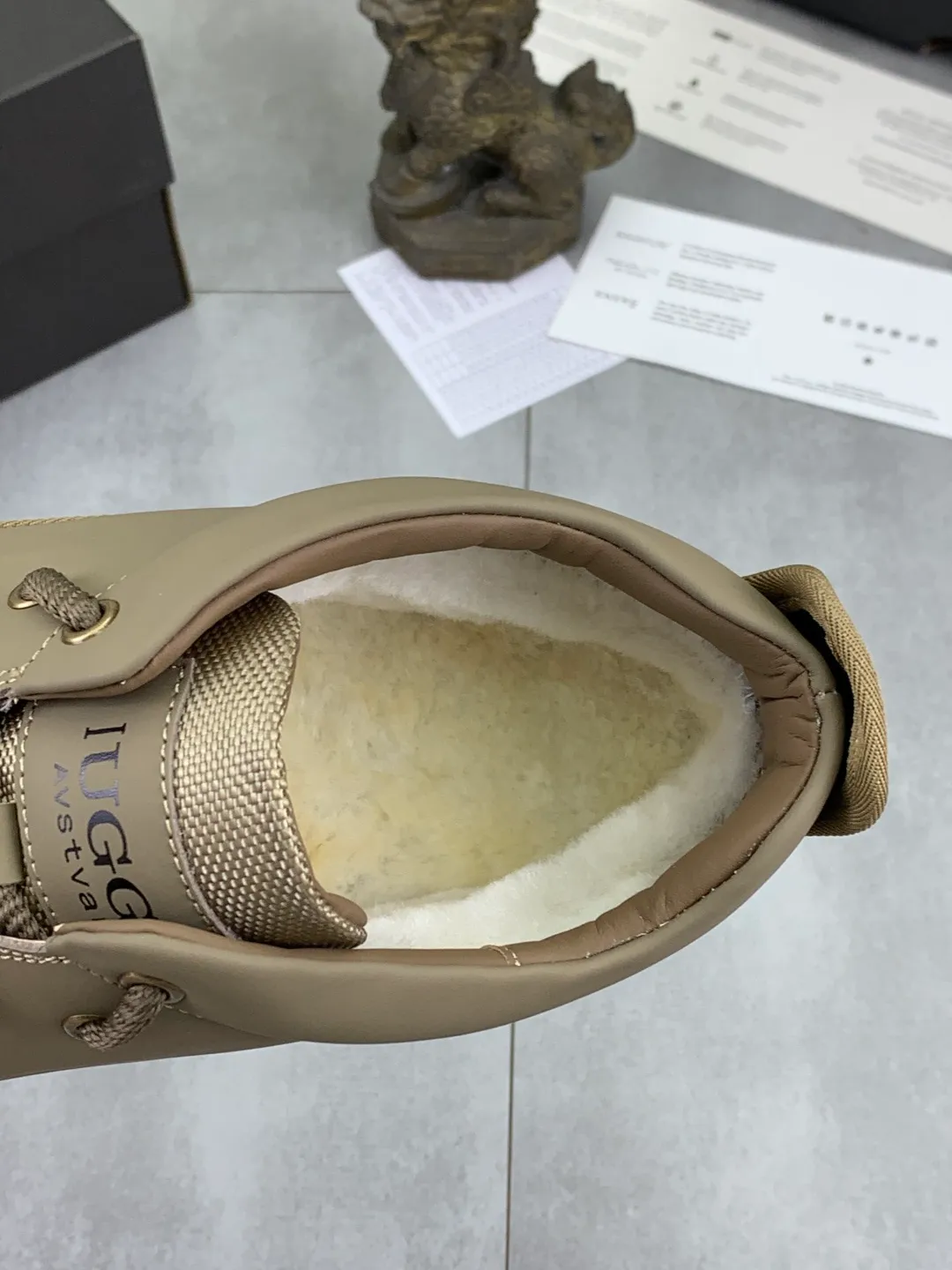 Men's shoes 💰P640 New arrival 🆕🆕🆕 IUGGI Latest fashion products Super cool new thick-soled bread shoes Outdoor sports shoes non-slip and shock-absorbing Ultra-light first-layer cowhide Wear-resistant and stain-resistant Fine texture Australian imported wool lining Comfortable and soft Breathable and non-smelly feet Model: 669-01 Size: 39-44